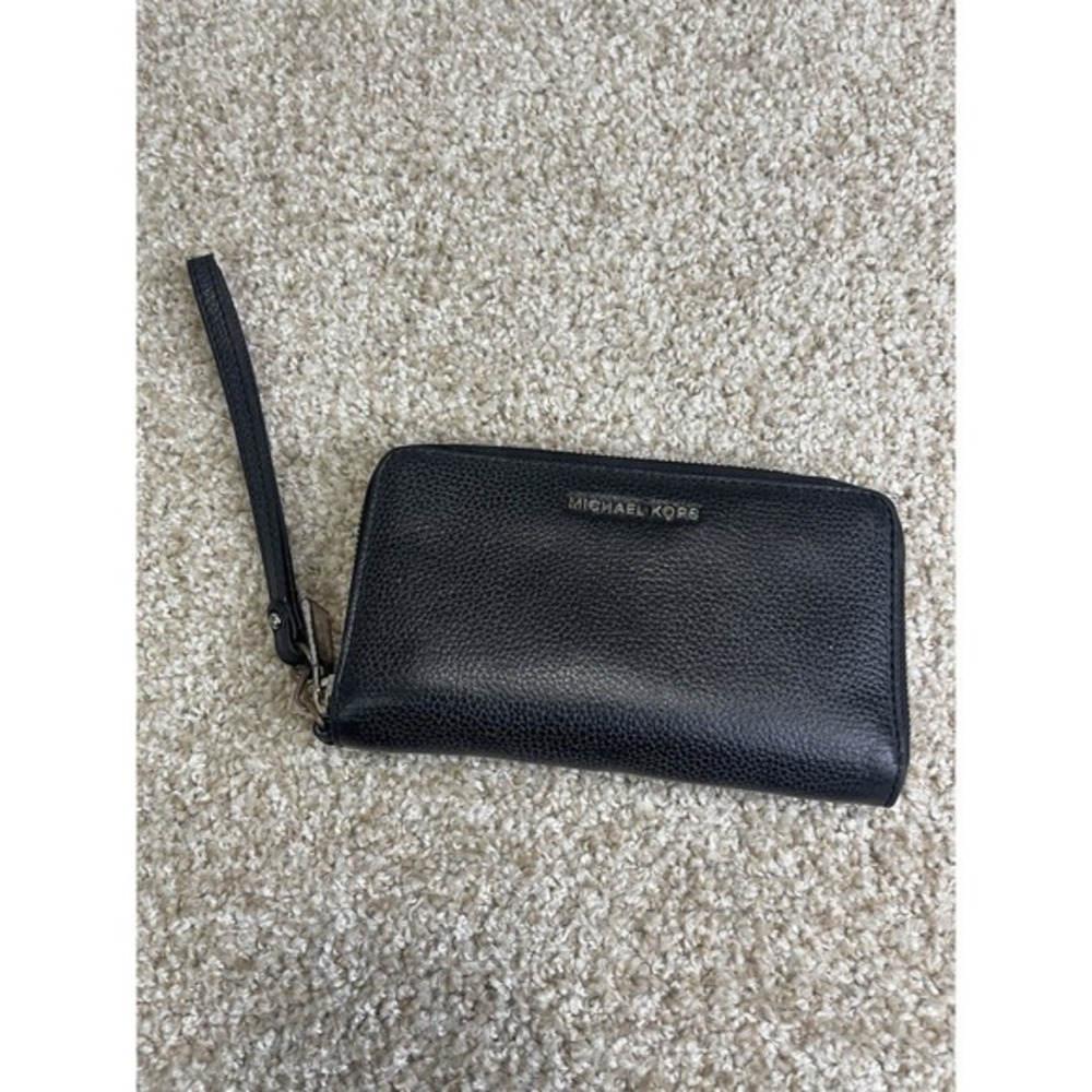 Michael Kors Black Wallet With Zipper Authentic